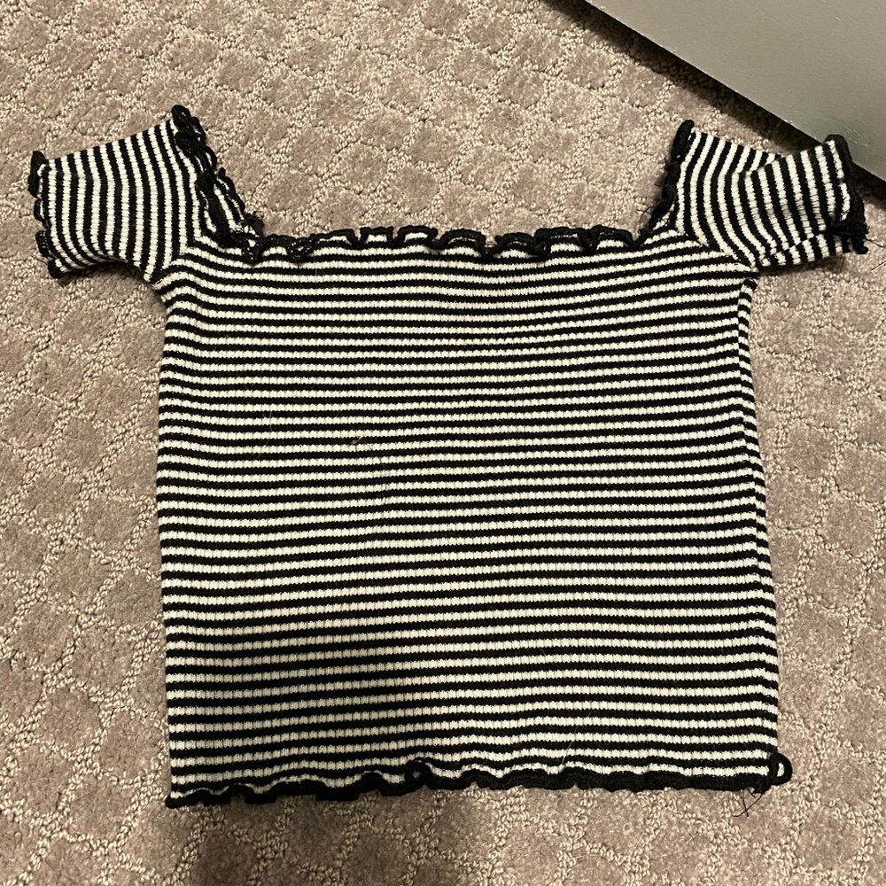Black and white stripe top